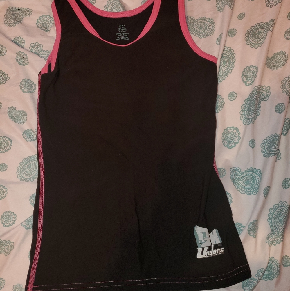 Form fitting workout tank top